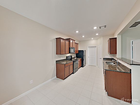4th image of 216 Comanche Plains Dr