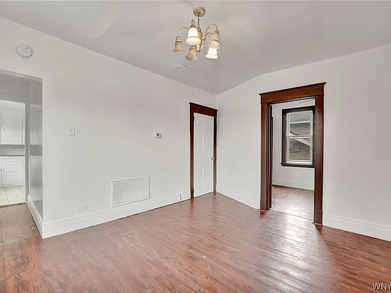 214 Ludington St — Photo 5