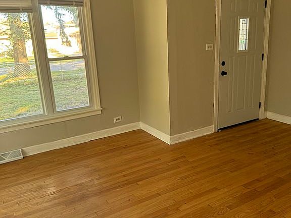 5th image of 8053 S Sayre Ave