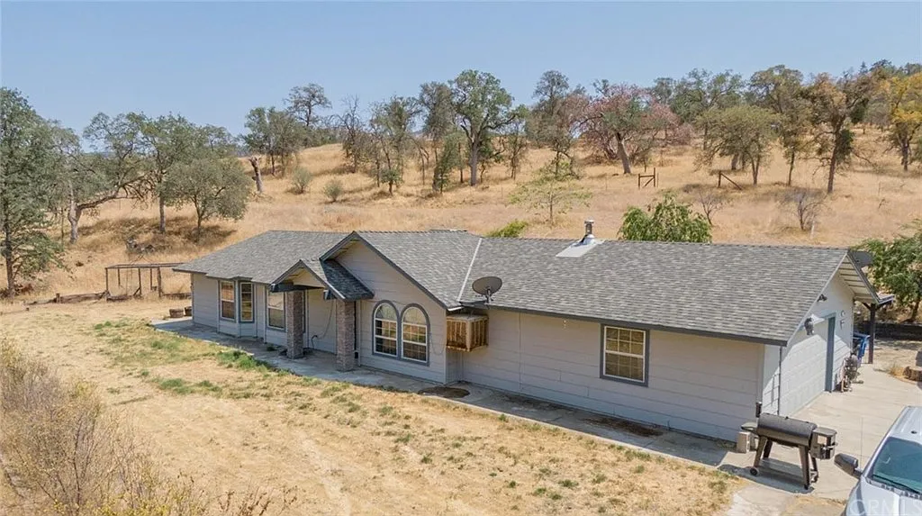 1744 Erwin Rd photo 1