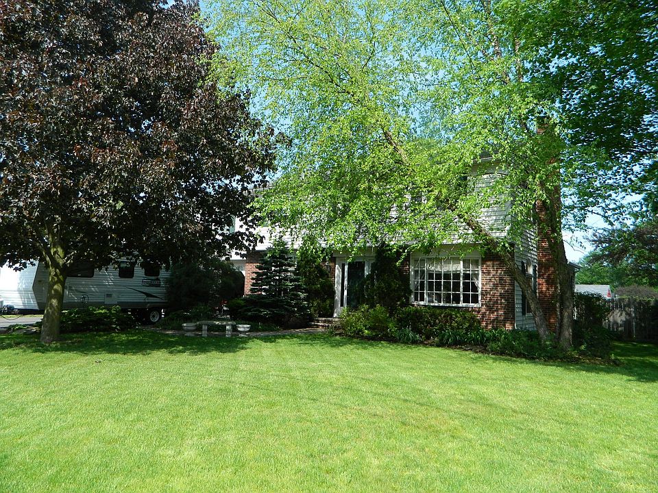 1st image of 4016 Crestwood Ct