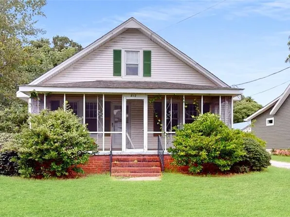 812 S Church St, Smithfield, VA 23430