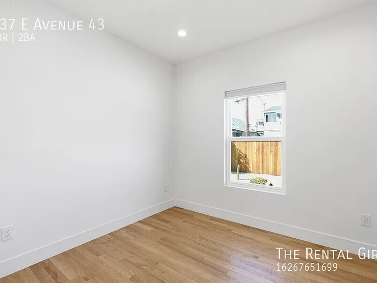 137 E Avenue 43 — Photo 16