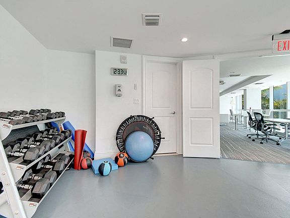 4th image of 1200 Holiday Dr APT 1001