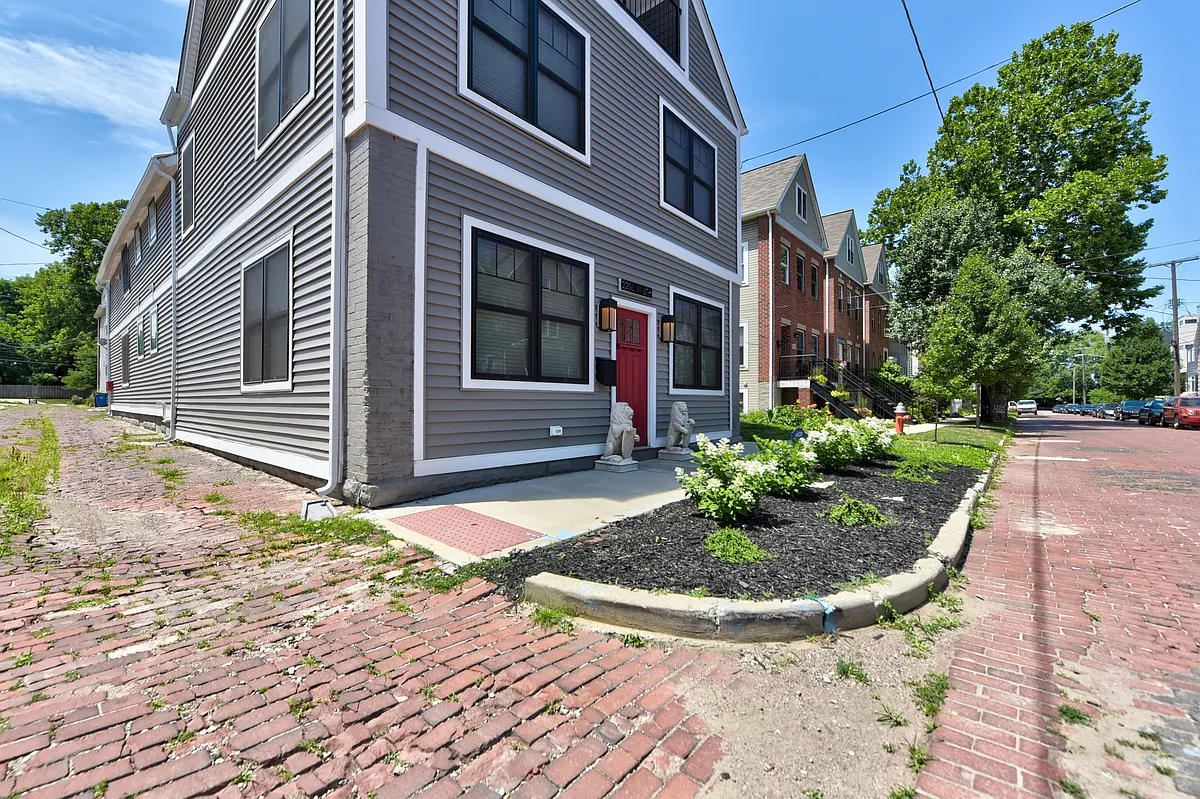 Building Photo - 2206 W 6th St #1