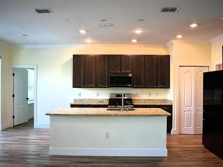 1217 SW Marmore Ave — Photo 5