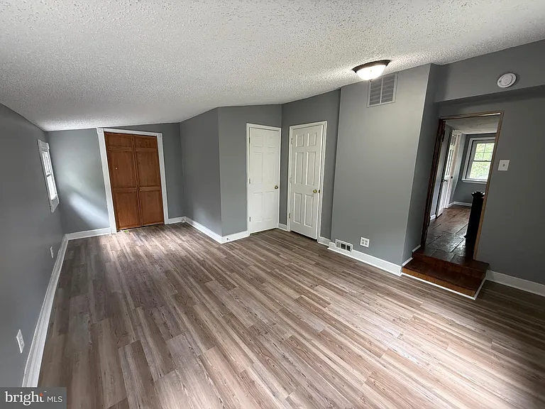 1094 Kings Hwy — Photo 16