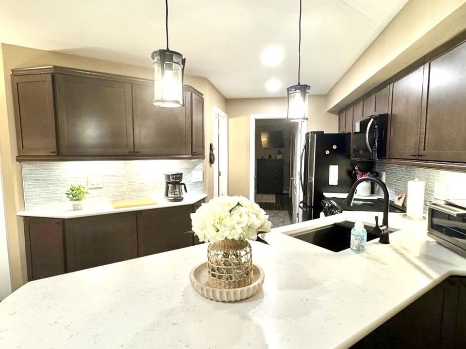 1st image of 530 E Hiawatha Dr #304
