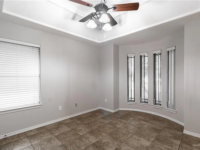 4616 Xanthisma Ave — Photo 12