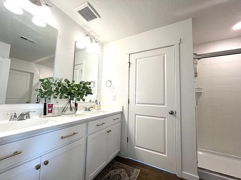 8490 Castleabra Dr — Photo 8