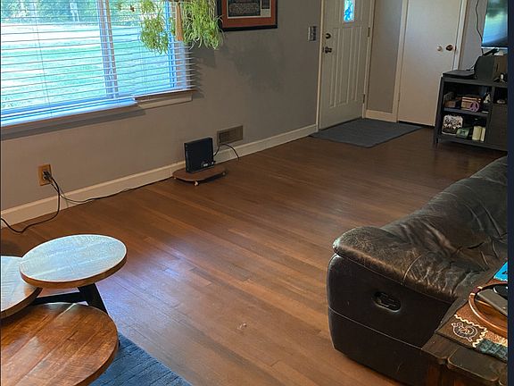 2nd image of 551 Lakeview Dr