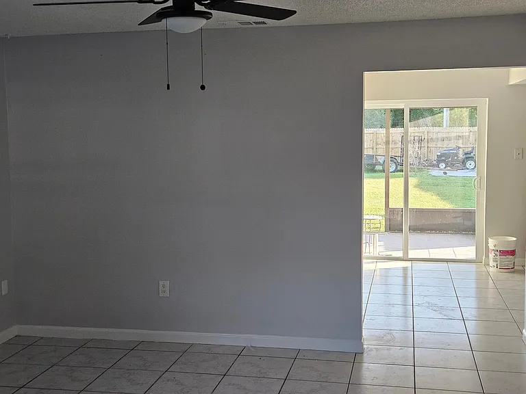 908 Field St — Photo 5
