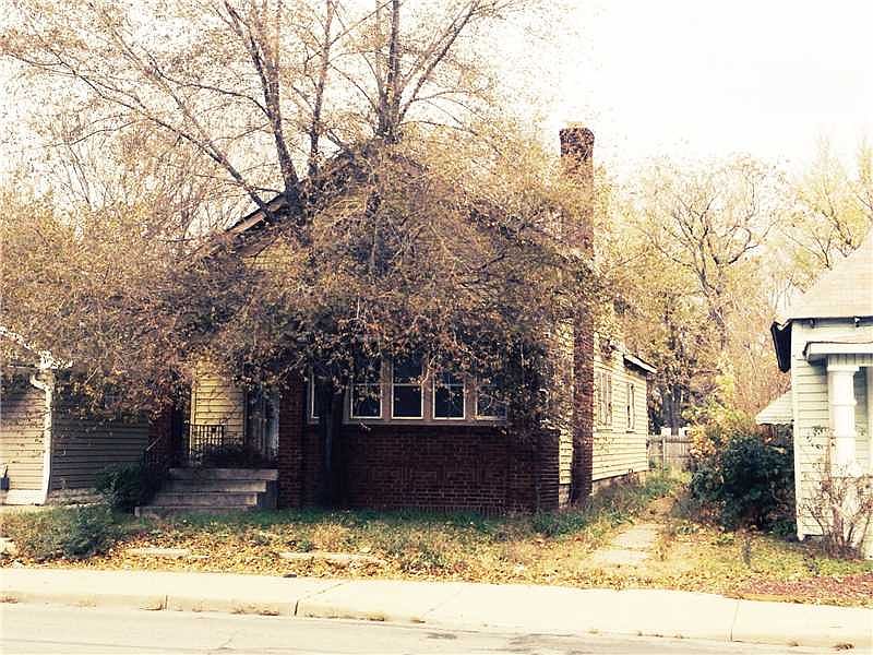 2nd image of 1918 W 10th St