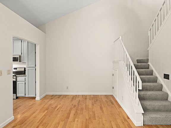 5th image of 52 Garden View Ln