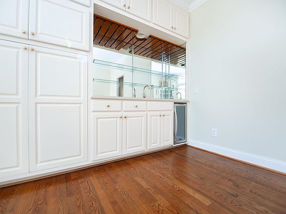 5th image of 103 N Bennington Dr