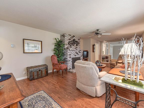 3rd image of 1821 Fairchild Dr