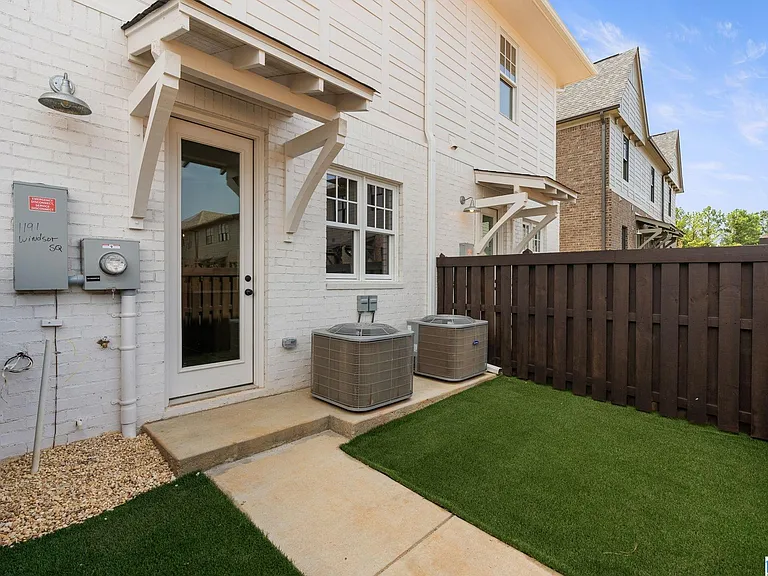1191 Windsor Dr — Photo 18