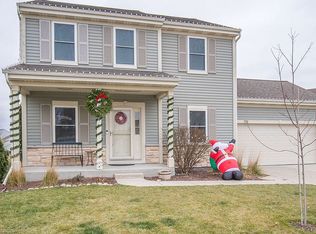731 Creekwood Ln, West Bend, WI 53095