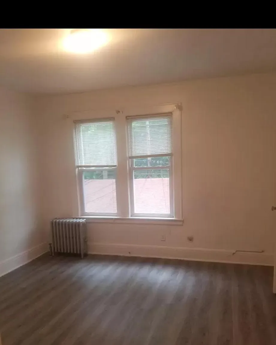 3 bed, $2,400 — Photo 1