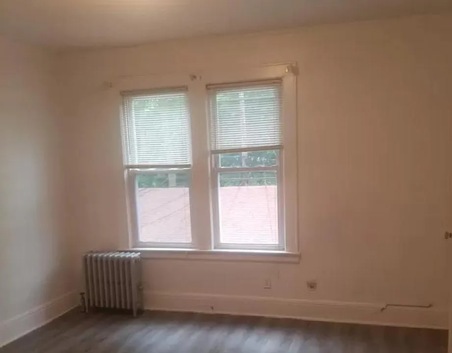 52 Lindsley Pl #2