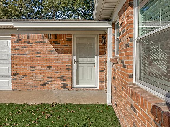 2nd image of 1021 Leawood St
