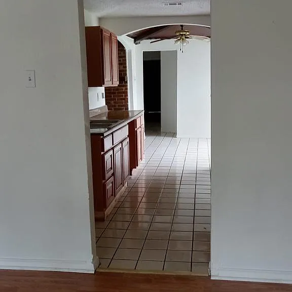 1140 Shadywood Ln — Photo 6