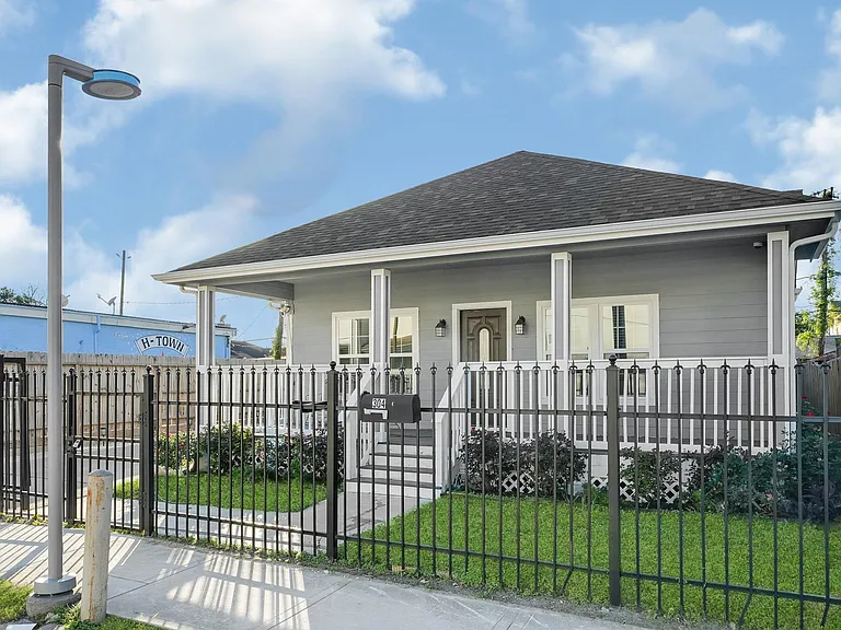 304 Milby St — Photo 1