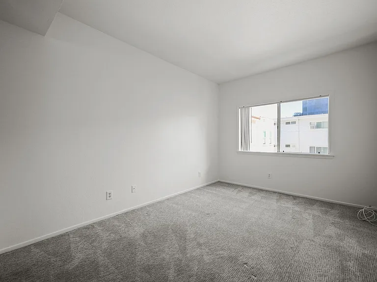 111 S Croft Ave — Photo 17