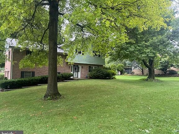 5th image of 366 Hostetter Ave