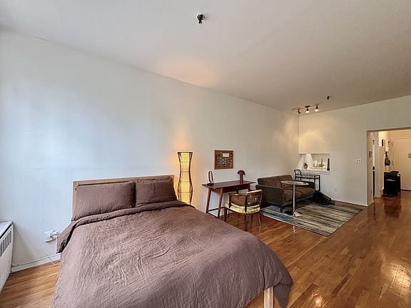 3rd image of 324 Pearl St APT 4D