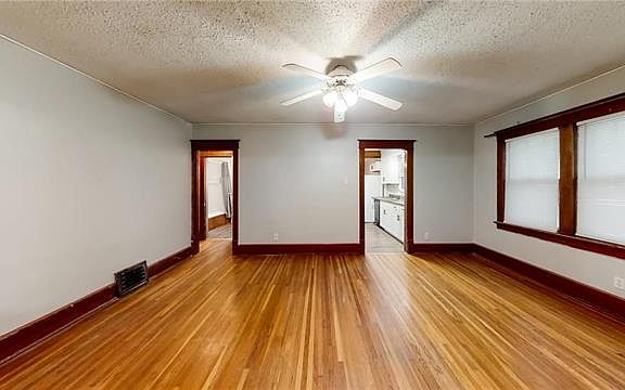 5th image of 2204 Doniphan Ave
