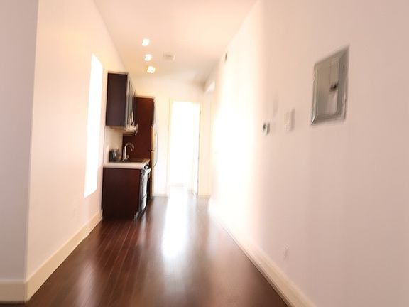 4th image of 309 Tompkins Ave APT 02A