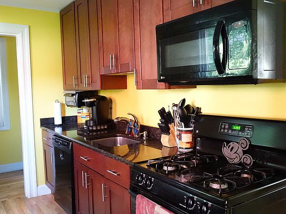 5th image of 28 Sedgwick Ave