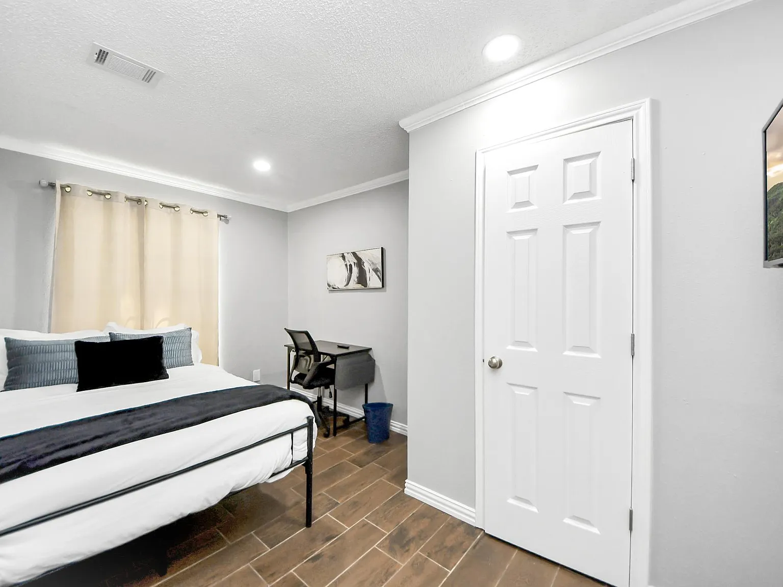 4 bed, 3.0 bath, 3642 sqft, $819 — Photo 1