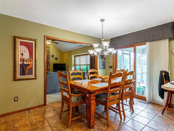 5th image of 926 Deer Cliff Ct