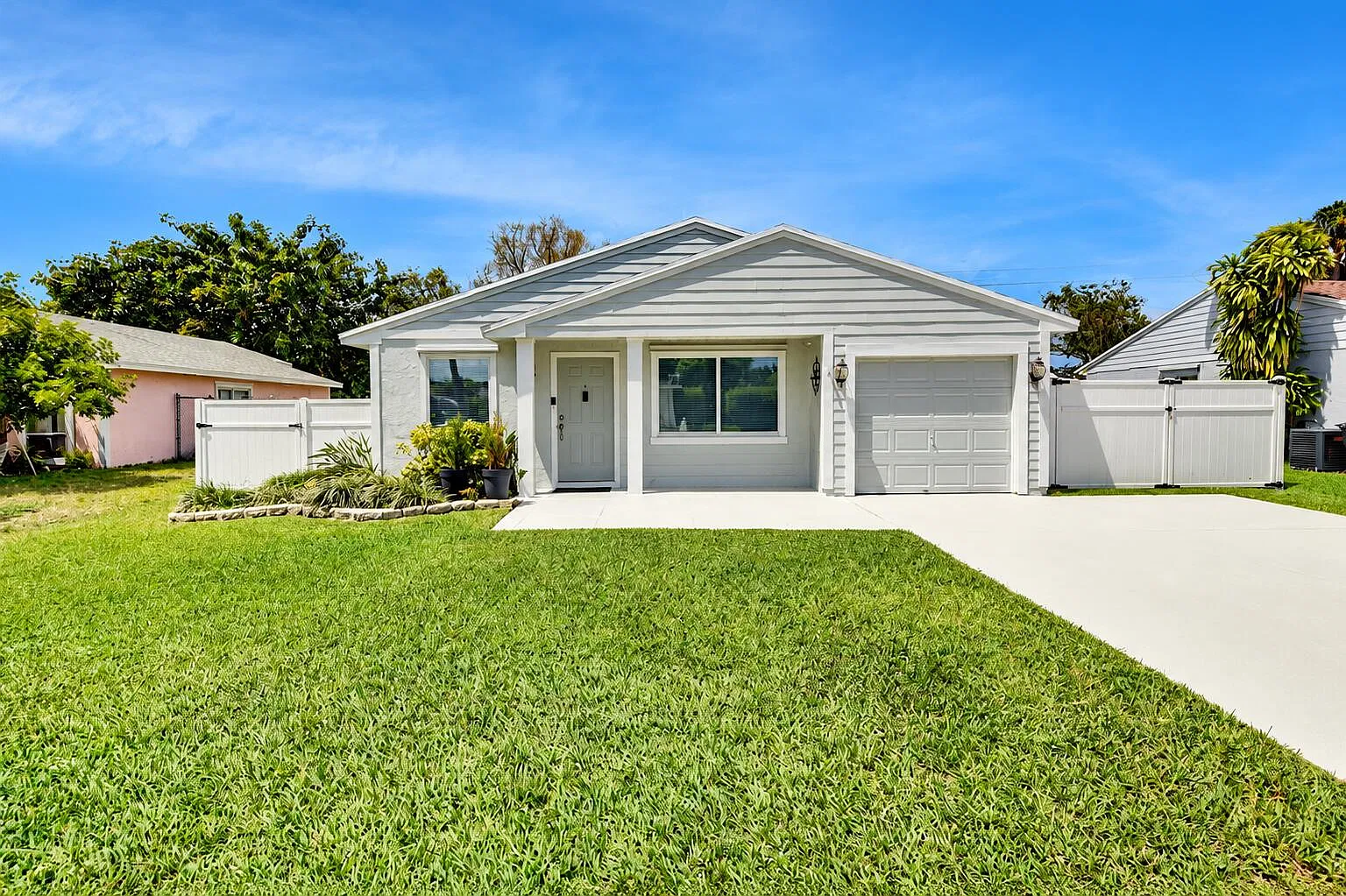 3 bed, 2.0 bath, 1103 sqft, $3,600 — Photo 1