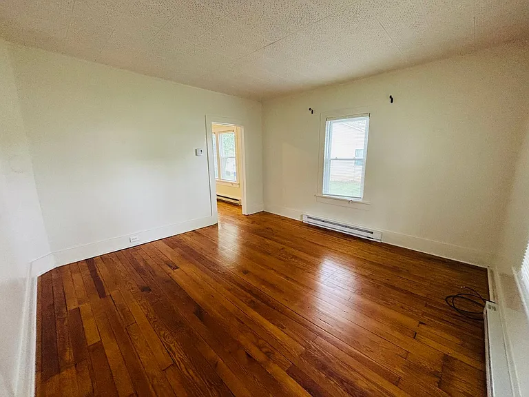 925 Forest St — Photo 2