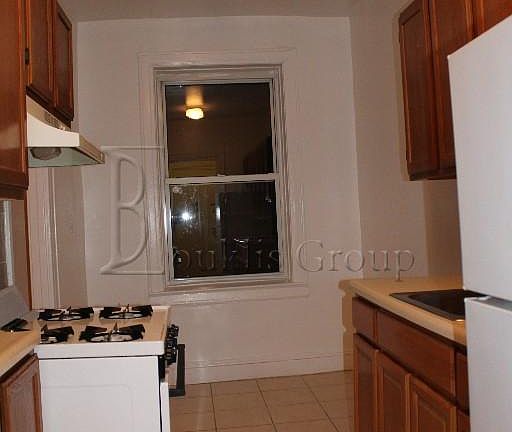 3rd image of 3115 21st Ave APT 3L