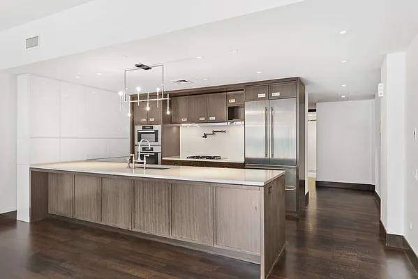 Rented by Vornado Realty Trust | media 22