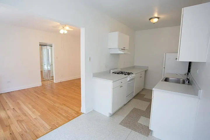 Ellis Court — Photo 10