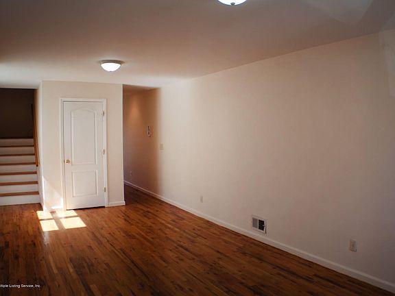 3rd image of 16 Wellbrook Ave