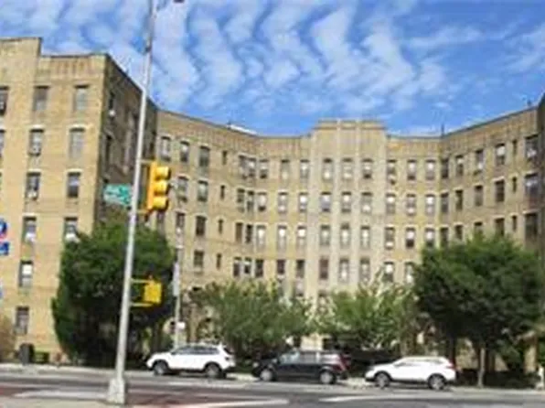 2424 Kings Highway image 1 of 12