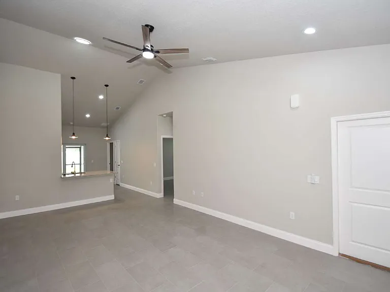 17 Ryapple Ln #B — Photo 4