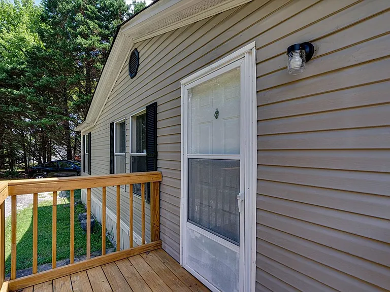 842 Emery Rd — Photo 3