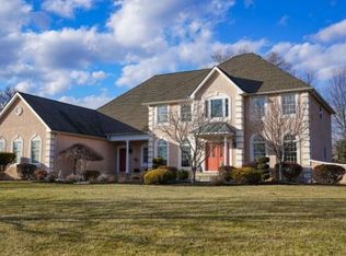 2 Dewing Ct, Ringoes, NJ 08551