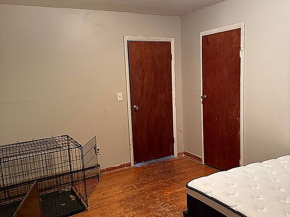 4th image of 361 Walnut St