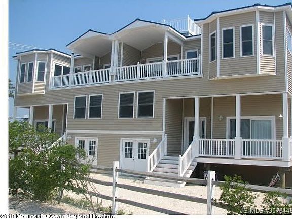 2nd image of 1097 Long Beach Blvd #A