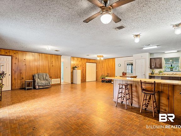 3rd image of 10951 Wisteria St