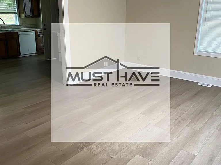 202 Newland Pl NW — Photo 5