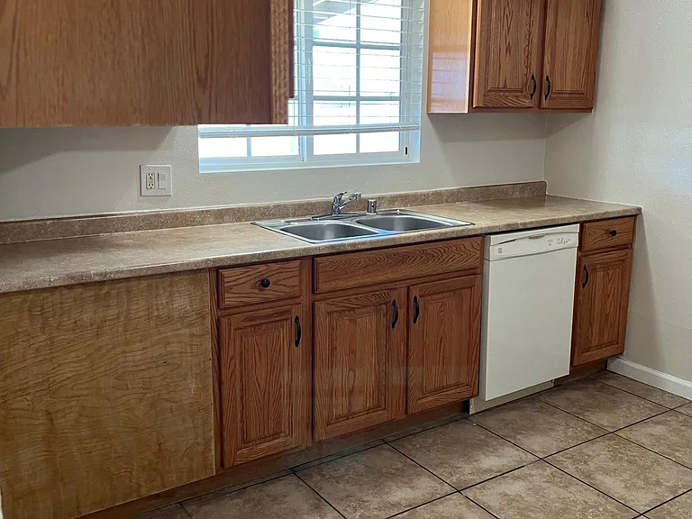 324 Oasis Dr — Photo 8